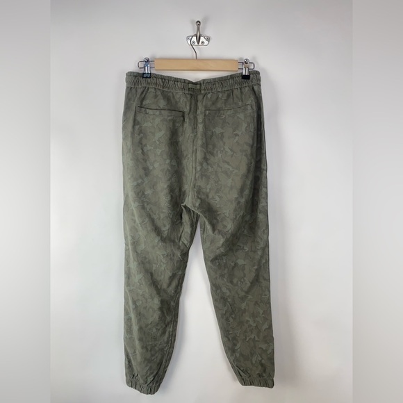 Athleta | Printed Farallon Camo Jogger Size 8 - Picture 5 of 12